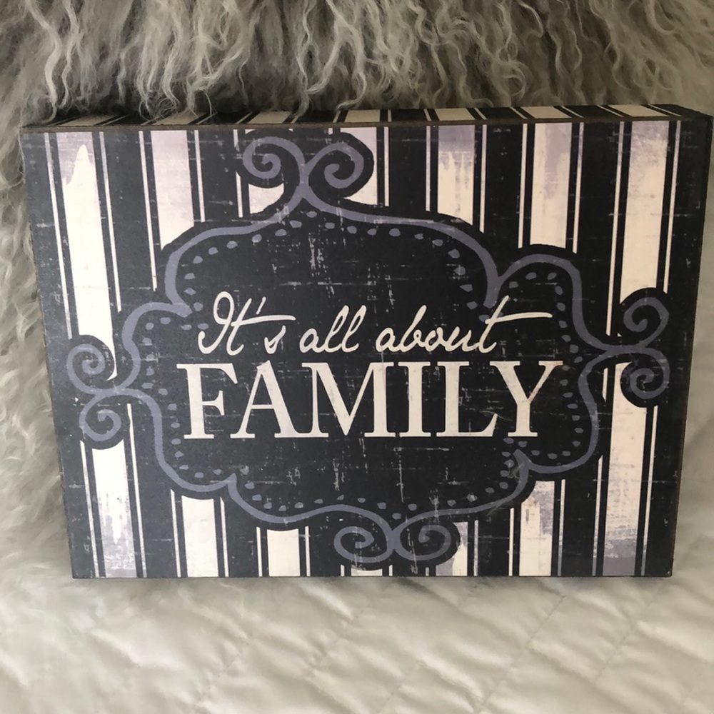 Wood sign - Picture 1 of 3